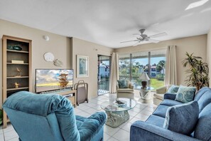 Condo, 1 Bedroom | Living area