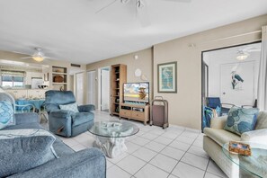 Condo, 1 Bedroom | Living area