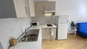 Apartment | Private kitchen | Full-sized fridge, microwave, stovetop, dishwasher