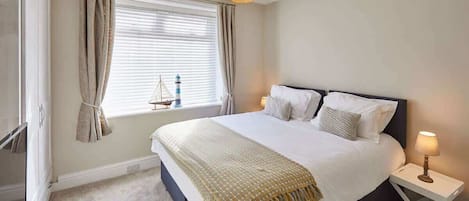 4 habitaciones, tabla de planchar con plancha y cuna de viaje