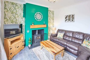 Smart TV, fireplace, offices - Host & Stay | Seagull Cottage (Bridlington)