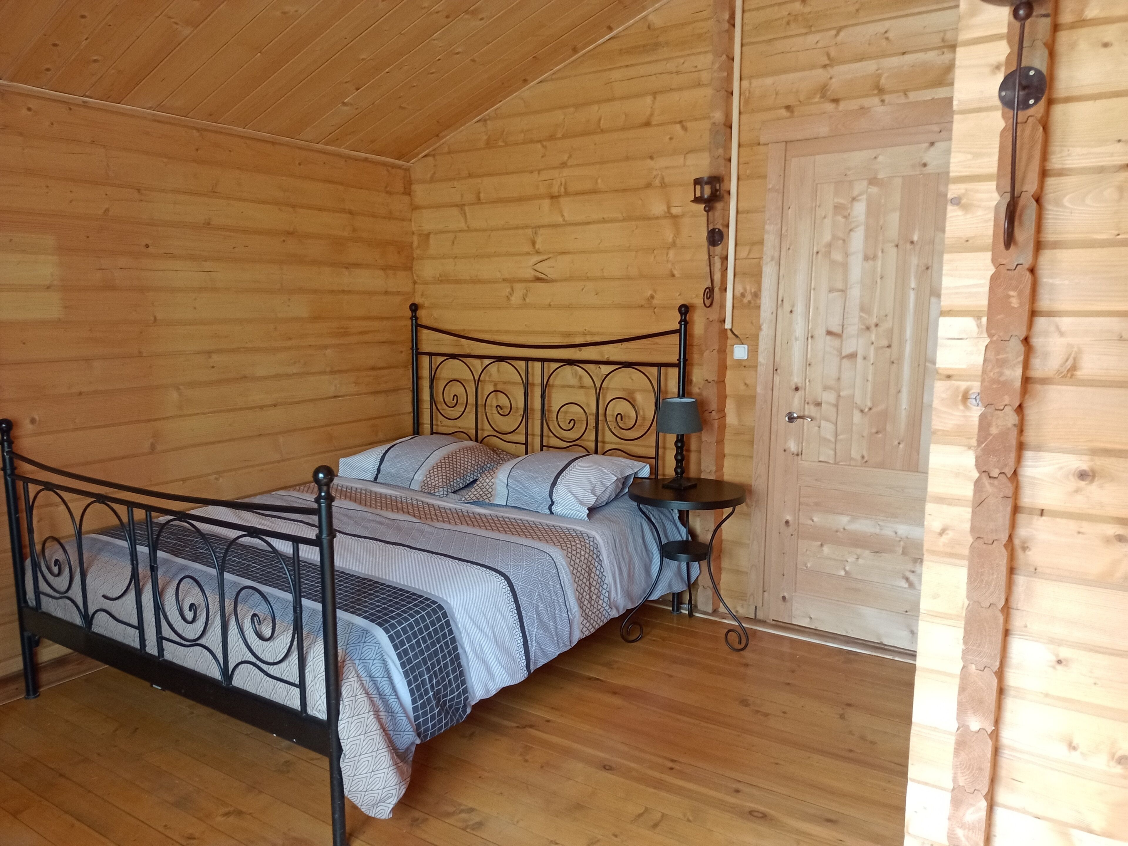 3 室のベッドルーム、デスク、アイロン / アイロン台、旅行用ベビーベッド