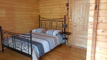 3 chambres, bureau, fer et planche Ă repasser, lit parapluie