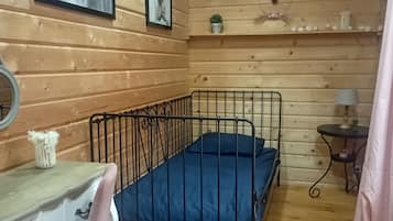 3 bedrooms, desk, iron/ironing board, travel crib