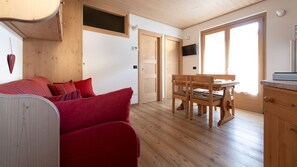 Apartment (1 Bedroom) | Living area | 24-inch flat-screen TV with cable channels, TV - Italianway - San Nicolò 64 (Valfurva)