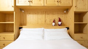 Apartment (1 Bedroom) | 1 bedroom, iron/ironing board, cots/infant beds, bed sheets - Italianway - San Nicolò 64 (Valfurva)