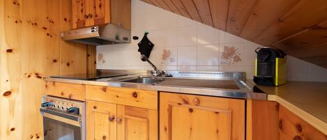 Apartment (2 Bedrooms) | 2 bedrooms, iron/ironing board, cribs/infant beds, rollaway beds