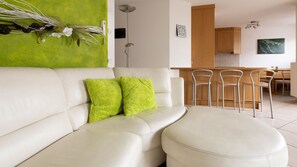 Apartment (2 Bedrooms) | Living area | 24-inch flat-screen TV with cable channels, TV - Italianway - Milano 38 - Carcentina (Bormio)