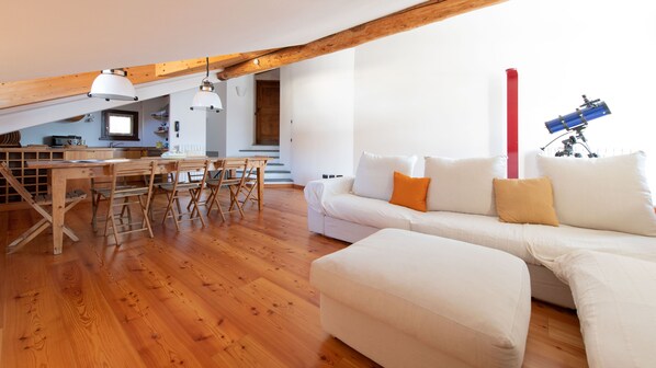 Apartment (3 Bedrooms) | Living area | 24-inch TV with cable channels