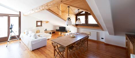 Apartment (3 Bedrooms) | Front of property