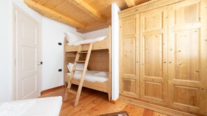Apartamento (3 Bedrooms) | 3 quartos, ferros/tábuas de passar roupa, berços (sobretaxa)