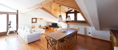 Apartment (3 Bedrooms) | Living area | 24-inch TV with cable channels