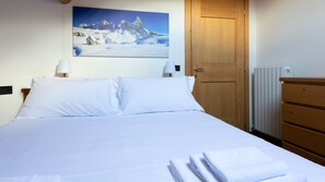 Apartment (2 Bedrooms) | 2 bedrooms, iron/ironing board, cribs/infant beds, rollaway beds - Italianway - Vicolo Andreola 1 (Bormio)