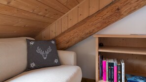 Apartment (2 Bedrooms) | Living area | 24-inch flat-screen TV with cable channels, TV - Italianway - Vicolo Andreola 1 (Bormio)