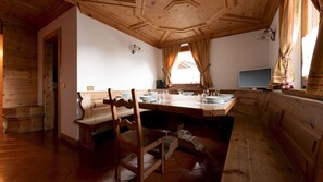 Apartamento (4 Bedrooms) | Sala de jantar