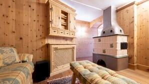 Apartamento (4 Bedrooms) | Área de estar | TV de tela plana 24 polegadas com canais a cabo, TV