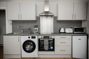 House, Private Bathroom, Garden View | Shared kitchen