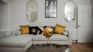 House, Private Bathroom, Garden View | Lounge