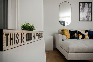 House, Private Bathroom, Garden View | Lounge