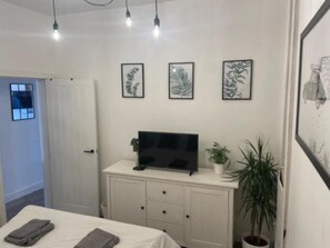 2 bedrooms, WiFi - PORTHCAWL TOWN CENTER 2 BEDROOM APARTMENT (Porthcawl)
