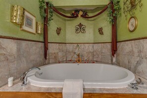 Jetted bath, hair dryer, towels