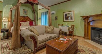 Emerald Dream Cottage at Whispering Pines Inn