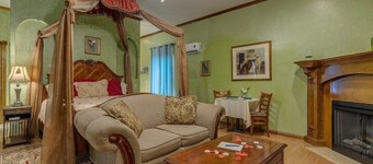 Emerald Dream Cottage at Whispering Pines Inn