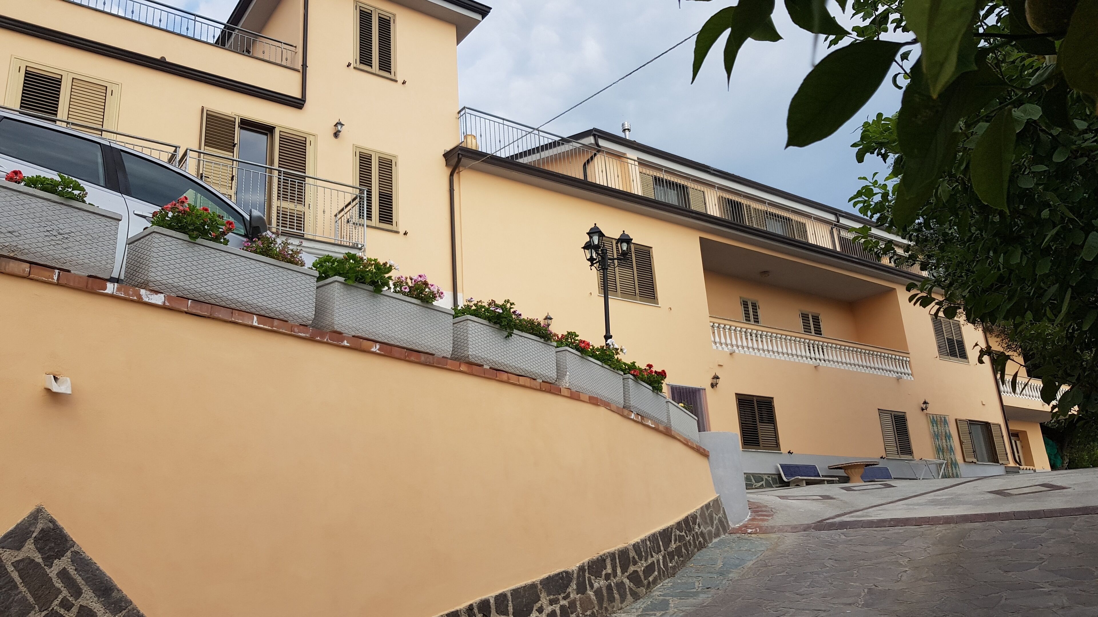 Estacionamiento en la propiedad 