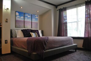 1 bedroom, iron/ironing board, WiFi, bed sheets - Lavender Suite at Whispering Pines Inn (Norman)