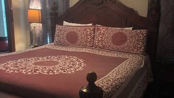 1 slaapkamer, een strijkplank/strijkijzer, wifi, beddengoed