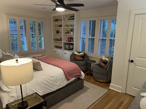 3 Schlafzimmer, Schreibtisch, Bügeleisen/Bügelbrett, kostenloses WLAN