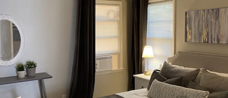 1 soverom, skrivebord, strykejern/-brett og wi-fi (inkludert)