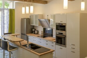 Kühlschrank, Mikrowelle, Ofen, Geschirrspüler