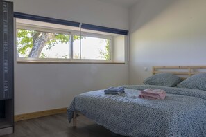 5 bedrooms, desk, iron/ironing board, free WiFi