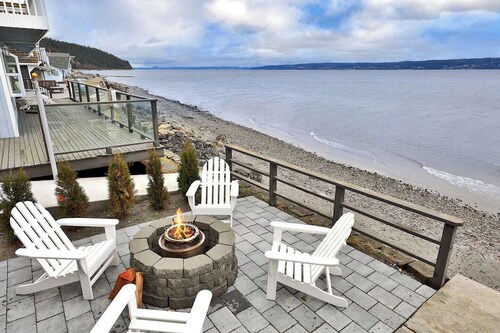 Beautiful Whidbey Island Waterfront 2 Bedroom, 2 Bath home, Sleeps 6