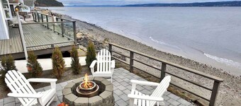 Beautiful Whidbey Island Waterfront 2 Bedroom, 2 Bath home, Sleeps 6