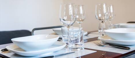 雪櫃、微波爐、焗爐、電熱水壺