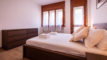 Apartment (1 Bedroom) | 1 bedroom, iron/ironing board, bed sheets