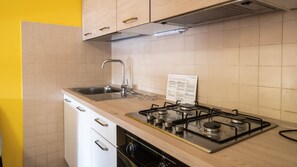 Apartament (1 Bedroom) | Cuina privada | Microones, forn, bullidora elèctrica i torradora