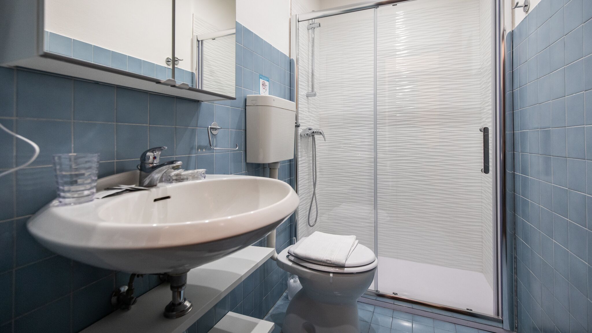 Căn hộ (1 Bedroom) | Phòng tắm | Buồng tắm vòi sen, chậu vệ sinh/vòi rửa 