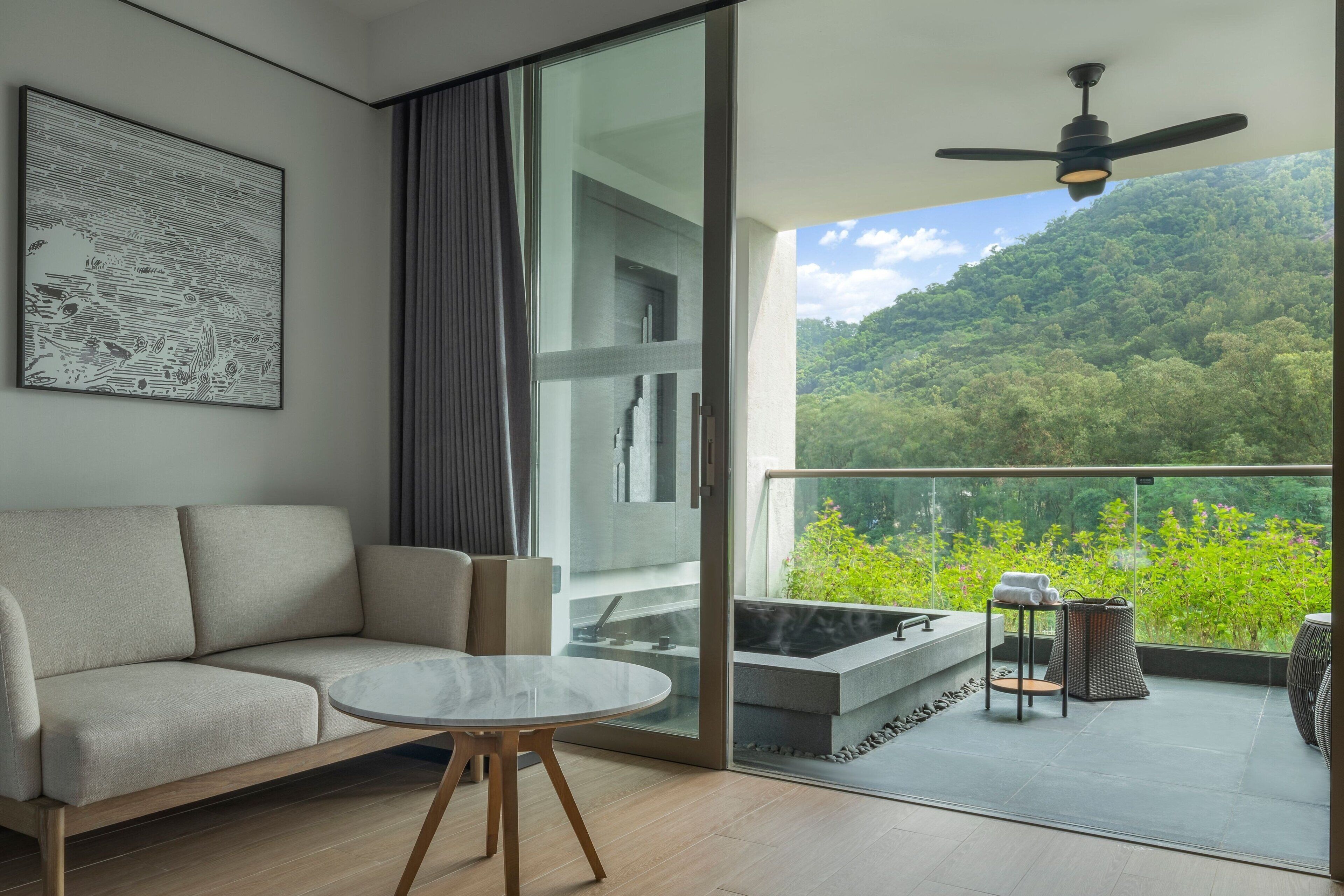 高档床上用品、特色装修、办公桌、免费 WiFi