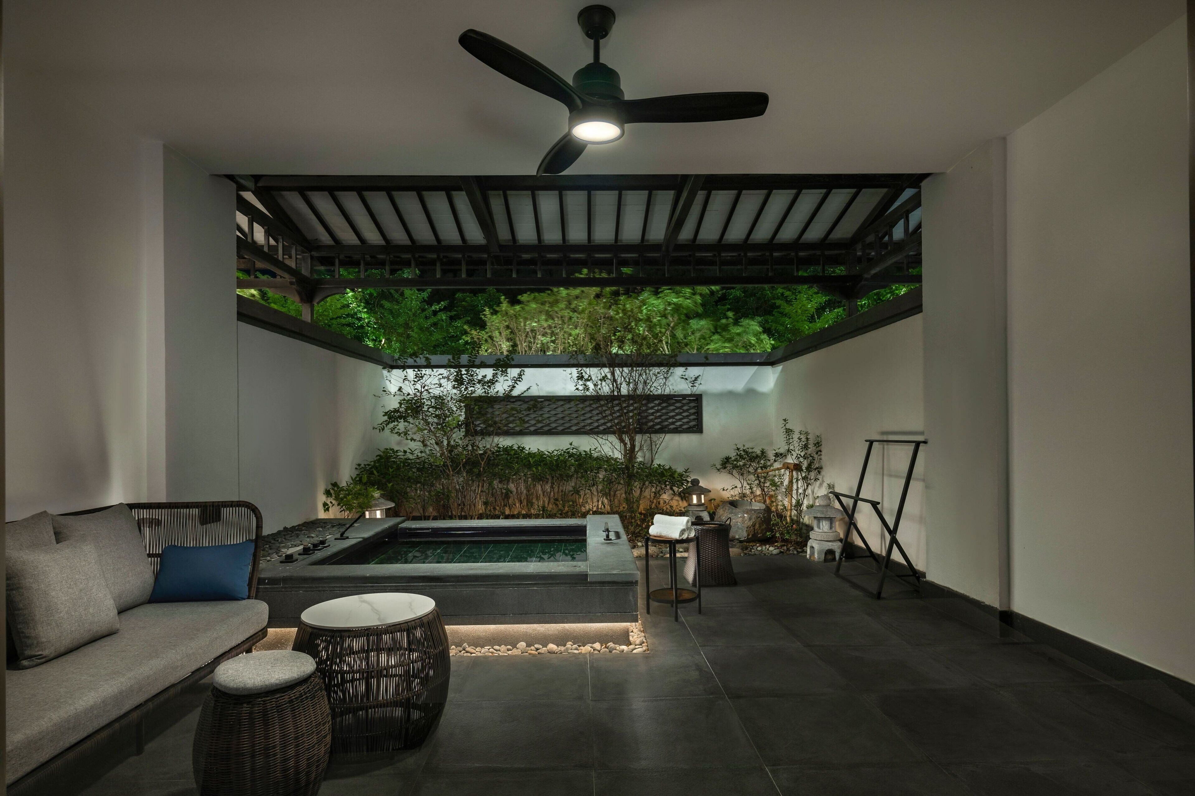 Premium bedding, individually decorated, desk, free WiFi