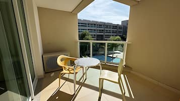 Apartment | Outdoor dining