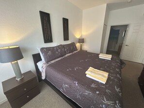 3 bedrooms, iron/ironing board, travel crib, free WiFi - Clean Spacious Townhome in a Gated Community close to Disney (Kissimmee)