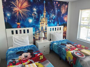 3 chambres, fer et planche à repasser, lit de bébé portatif
