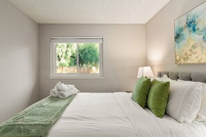 4 Schlafzimmer, Schreibtisch, Bügeleisen/Bügelbrett, kostenloses WLAN