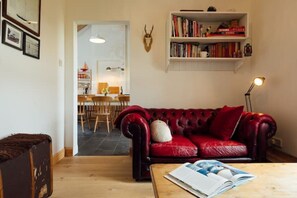 Fireplace, books, stereo