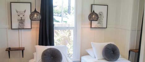 2 bedrooms, desk, iron/ironing board, WiFi