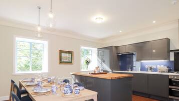 Cottage | Interior