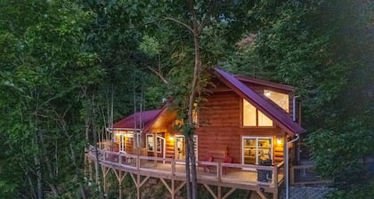 Stunning 2BR Cabin with Mountain Views